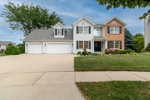 Exterior - 3318 Eagle Crest Rd, Bloomington, IL 61704 photo 2 of 12