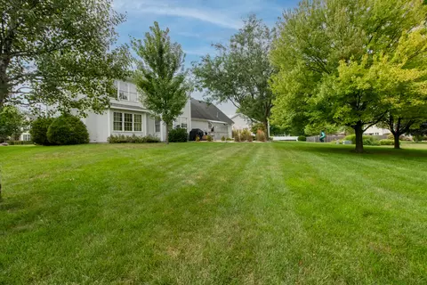 Exterior - 3318 Eagle Crest Rd, Bloomington, IL 61704 photo 8 of 12
