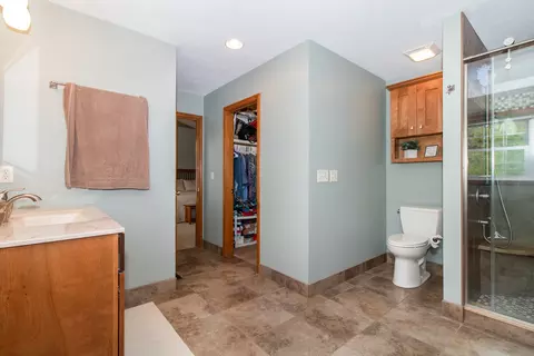 Bath - 3318 Eagle Crest Rd, Bloomington, IL 61704 photo 2 of 5