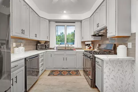 Kitchen - 603 Oak St, Morris, IL 60450 photo 4 of 4