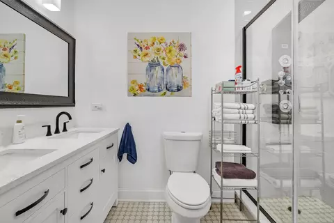 Bath - 603 Oak St, Morris, IL 60450 photo 1 of 3