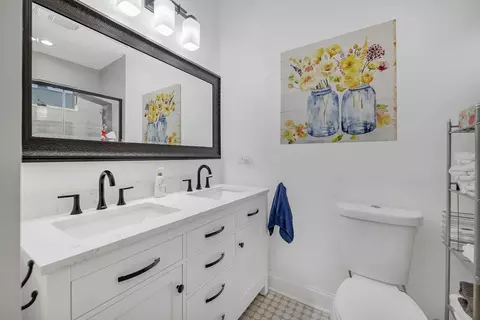 Bath - 603 Oak St, Morris, IL 60450 photo 2 of 3