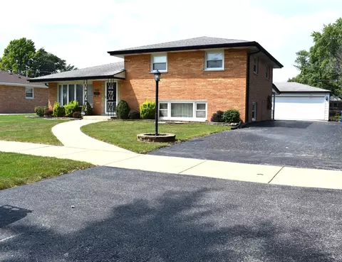 6432 W 83rd Pl, Burbank, IL 60459