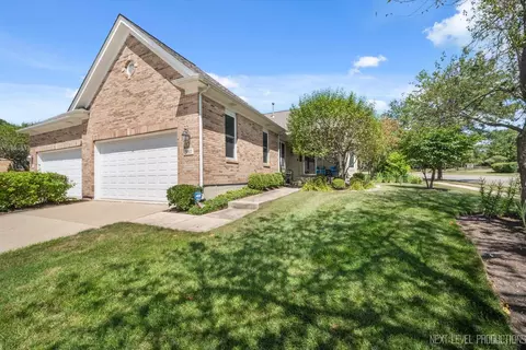 981 Ginger Ln, Geneva, IL 60134