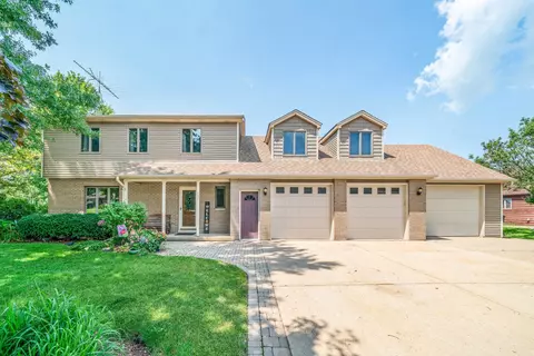 757 Carriage Hill Ln, Sugar Grove, IL 60554