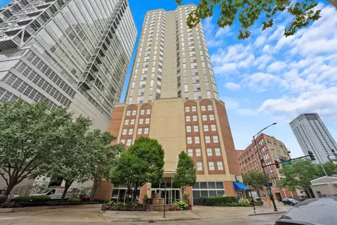 645 N Kingsbury St #2209, Chicago, IL 60654