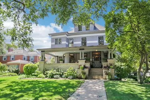 175 N Euclid Ave, Oak Park, IL 60302