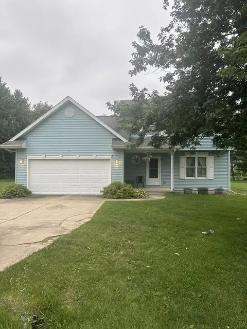 302 Moore Ave, Le Roy, IL 61752