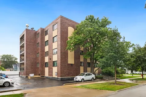 104 N Pine Ave #205, Arlington Heights, IL 60004