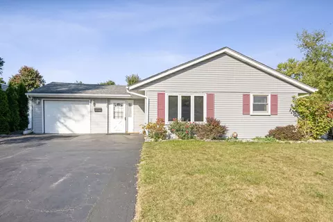 46 Ash St, Carpentersville, IL 60110