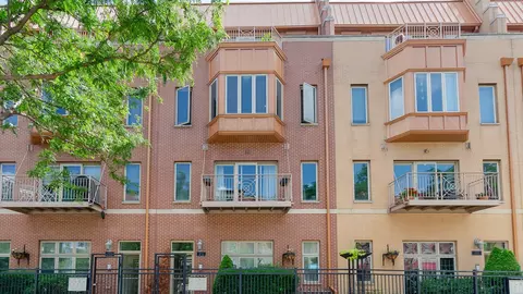 1921 S State St #3, Chicago, IL 60616