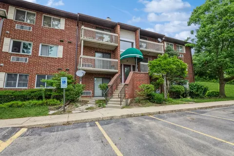 820 N Lakeside Dr #3C, Vernon Hills, IL 60061