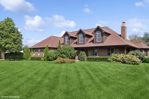 18 N243 Carriage Way Ln, Huntley, IL 60142