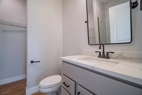 Bath - 1909 Glenbridge Rd, Bloomington, IL 61704 photo 1 of 3