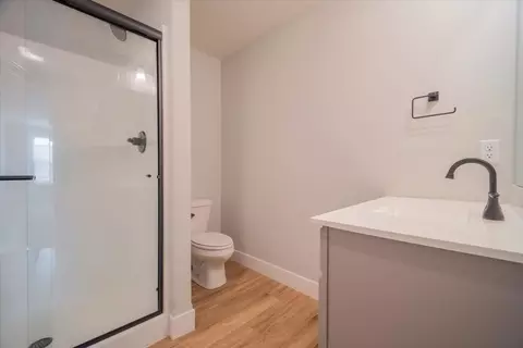 Bath - 1909 Glenbridge Rd, Bloomington, IL 61704 photo 3 of 3