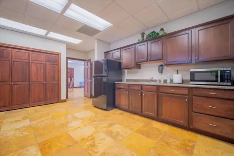 Kitchen - 1909 Glenbridge Rd, Bloomington, IL 61704 photo 5 of 5