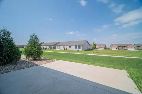 Exterior - 1909 Glenbridge Rd, Bloomington, IL 61704 photo 3 of 6