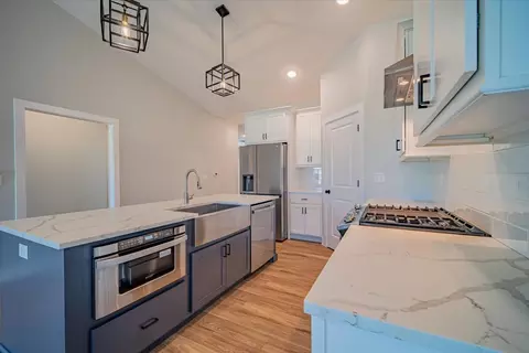 Kitchen - 1909 Glenbridge Rd, Bloomington, IL 61704 photo 2 of 5
