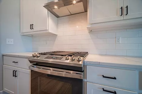 Kitchen - 1909 Glenbridge Rd, Bloomington, IL 61704 photo 3 of 5