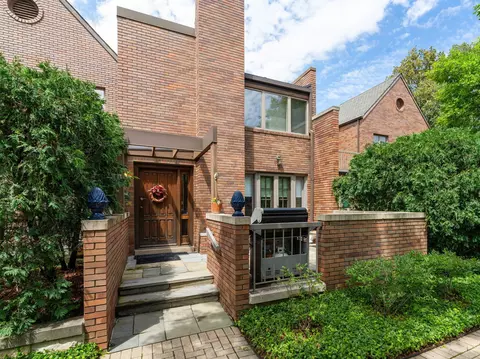 504 Burr Oak Pl #504, Hinsdale, IL 60521