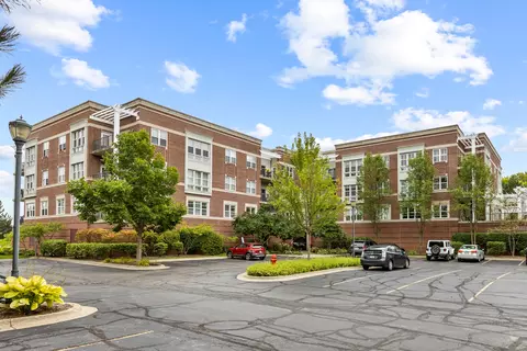 310 E Church St #203, Libertyville, IL 60048