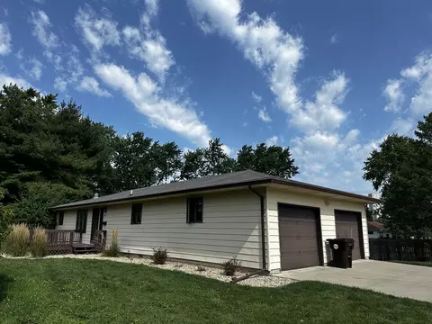 209 E High St, Farmer City, IL 61842