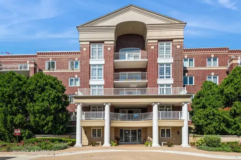 7031 W Touhy Ave #404, Niles, IL 60714