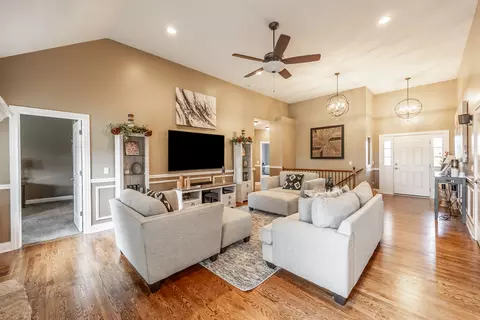 695 Slate Run, Elgin, IL 60124 photo 8