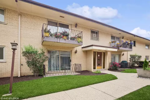 4560 N Milwaukee Ave #101, Chicago, IL 60630