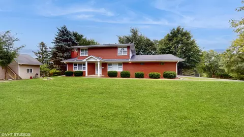 41 W965 Empire Rd, Saint Charles, IL 60175