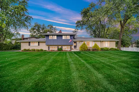 516 Hawthorne Rd, Frankfort, IL 60423