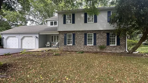 5 Cedar Gate Cir, Sugar Grove, IL 60554