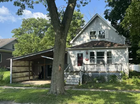 110 N Hartwell St, Gilman, IL 60938