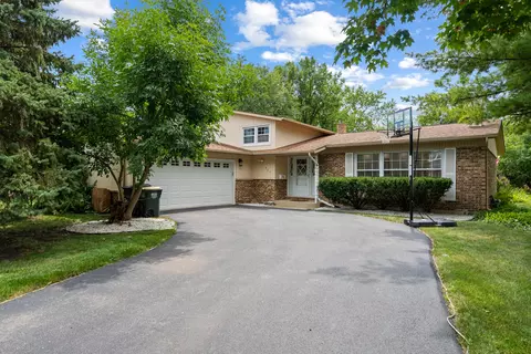 907 W Burr Oak Dr, Arlington Heights, IL 60004