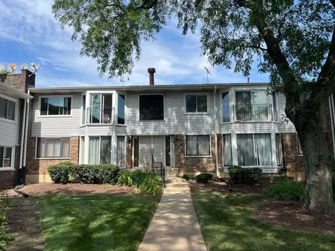2800 Mitchell Dr #3, Woodridge, IL 60517