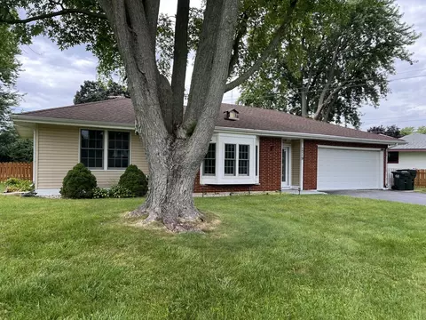 1719 Hawthorne Dr, Lindenhurst, IL 60046