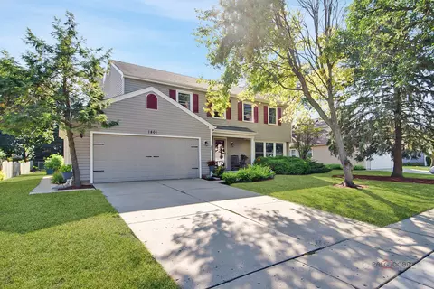 1801 Kingsley Dr, Schaumburg, IL 60194