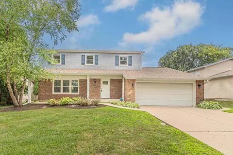 45 University Dr, Buffalo Grove, IL 60089