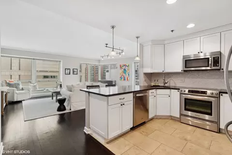 Kitchen - 57 E Delaware Pl #1801, Chicago, IL 60611 photo 2 of 3
