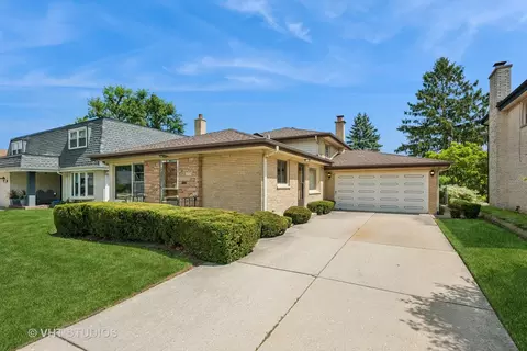 8333 N Knight Ave, Niles, IL 60714