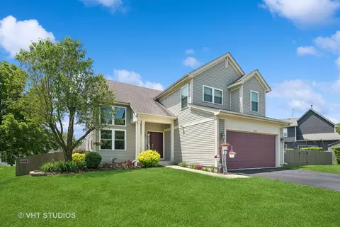 1075 N Lancaster Cir, South Elgin, IL 60177