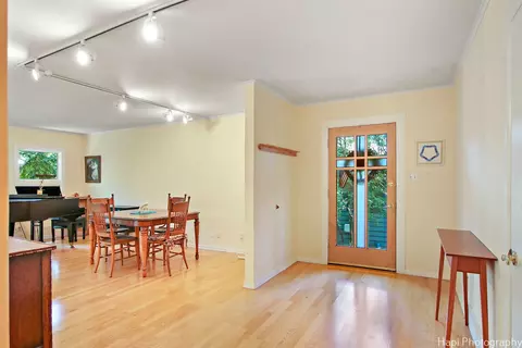 Entry Way - 13 Greenview Rd, Oakwood Hills, IL 60013 photo 1 of 1