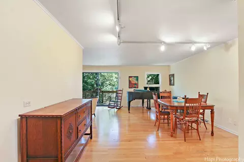 Dining - 13 Greenview Rd, Oakwood Hills, IL 60013 photo 1 of 2