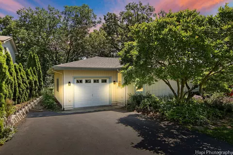 13 Greenview Rd, Oakwood Hills, IL 60013