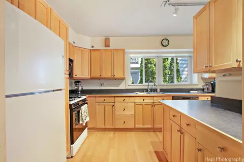 Kitchen - 13 Greenview Rd, Oakwood Hills, IL 60013 photo 1 of 4