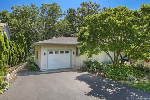 Exterior - 13 Greenview Rd, Oakwood Hills, IL 60013 photo 2 of 7