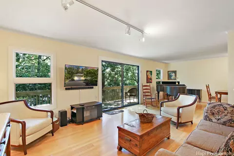 Living - 13 Greenview Rd, Oakwood Hills, IL 60013 photo 3 of 5