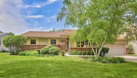 1218 Waveland Ave, Gurnee, IL 60031