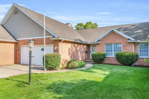 1726 Tin Cup Rd, Mahomet, IL 61853