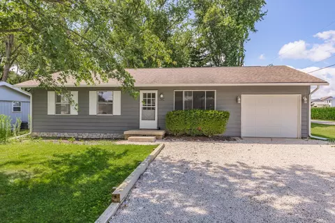 8224 Pine St, Downs, IL 61736 photo 1